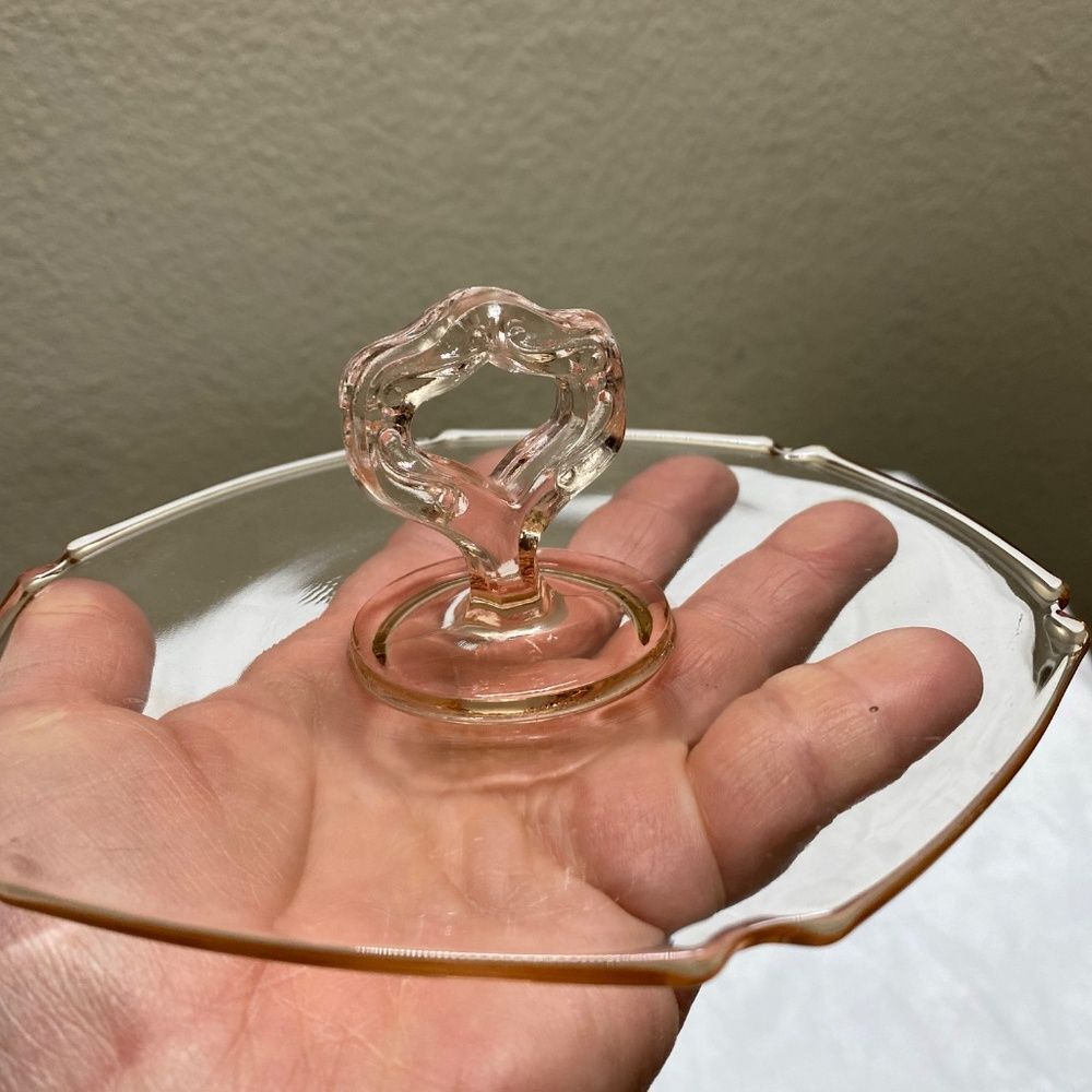 * Pink Depression Glass center-handled candy or bonbon dish 7" Vintage 1930's - Picture 6 of 10